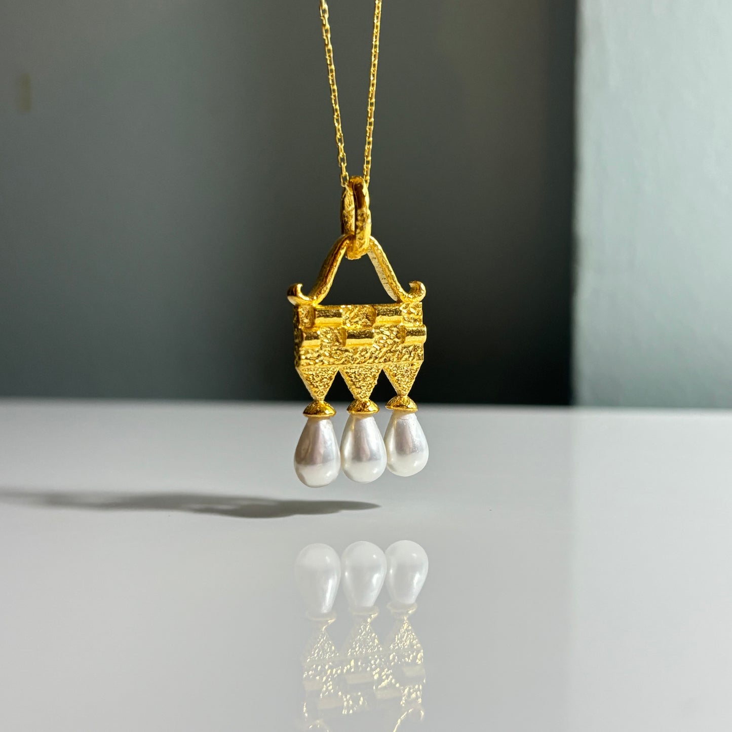 THREE DROPS KOLYE