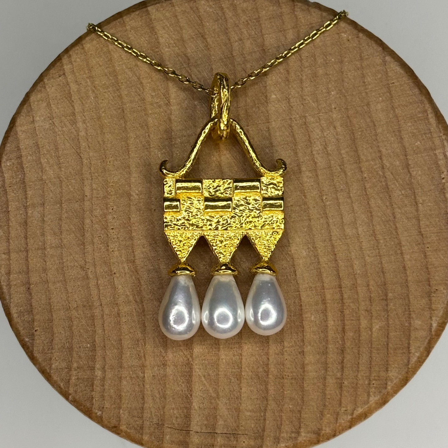 THREE DROPS KOLYE