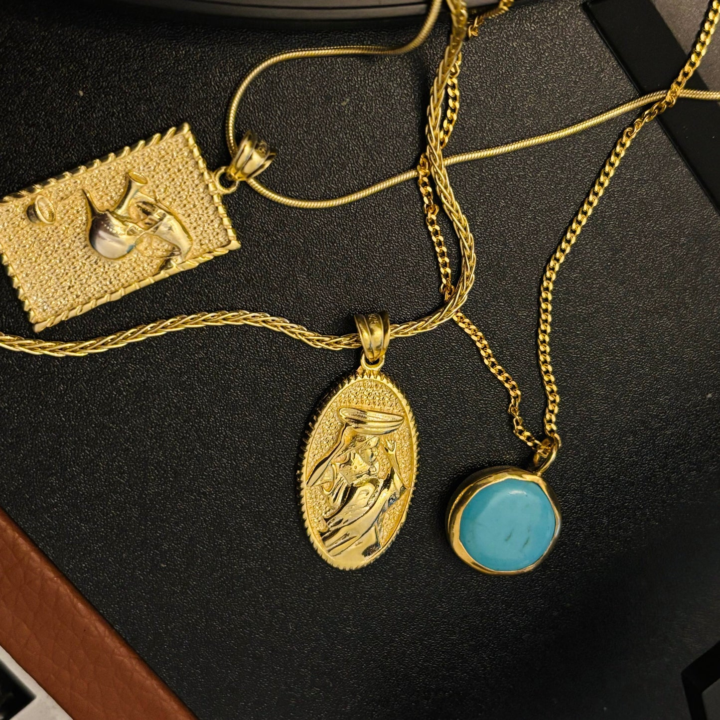 AQUARIUS KOLYE